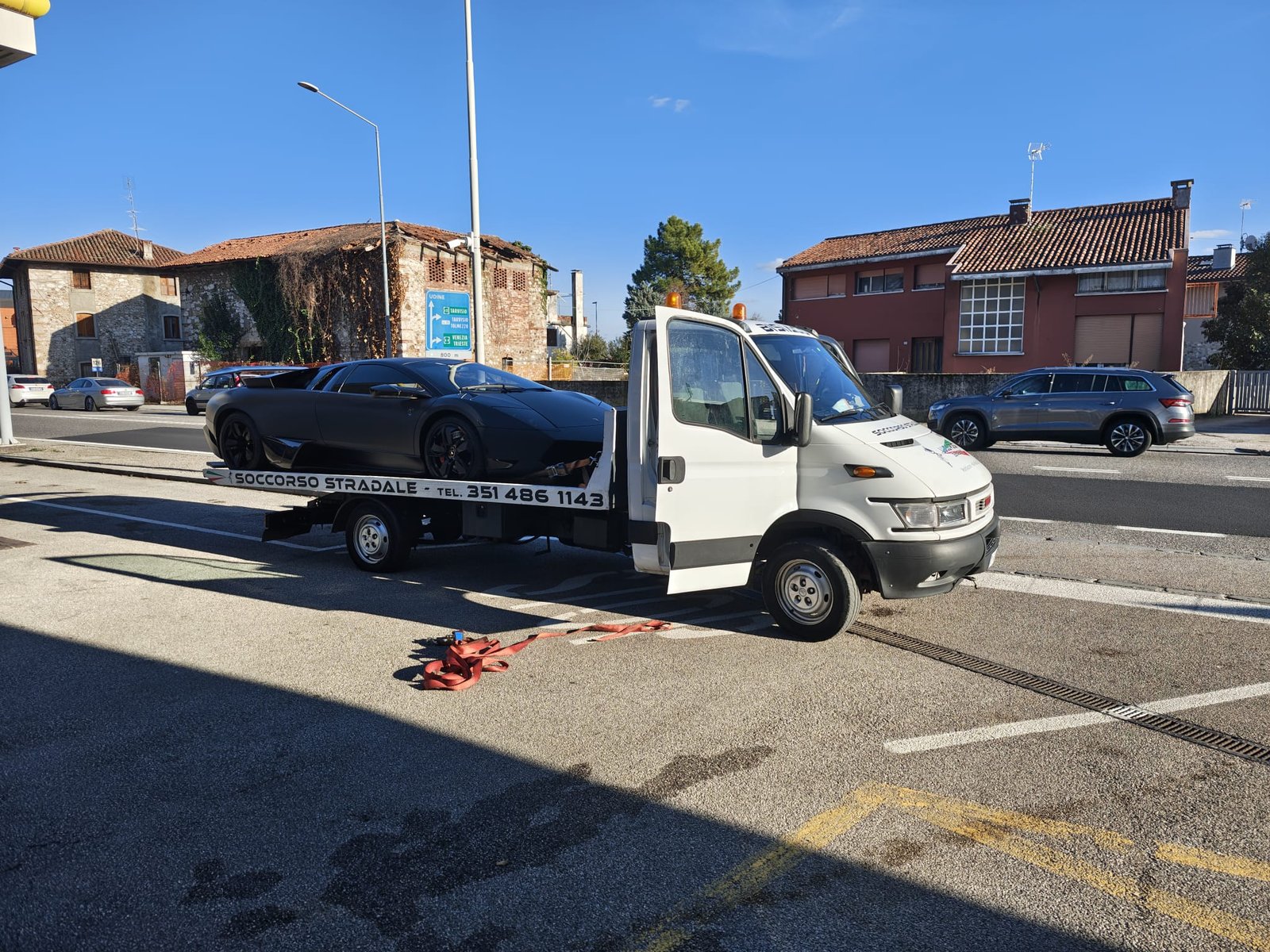 Raccolta auto dal carro attrezzi - Intervento soccorso stradale 6 - Poier Luca