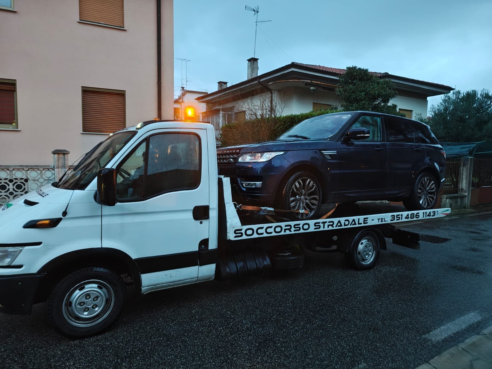 Raccolta auto dal carro attrezzi - Intervento soccorso stradale 9 - Poier Luca